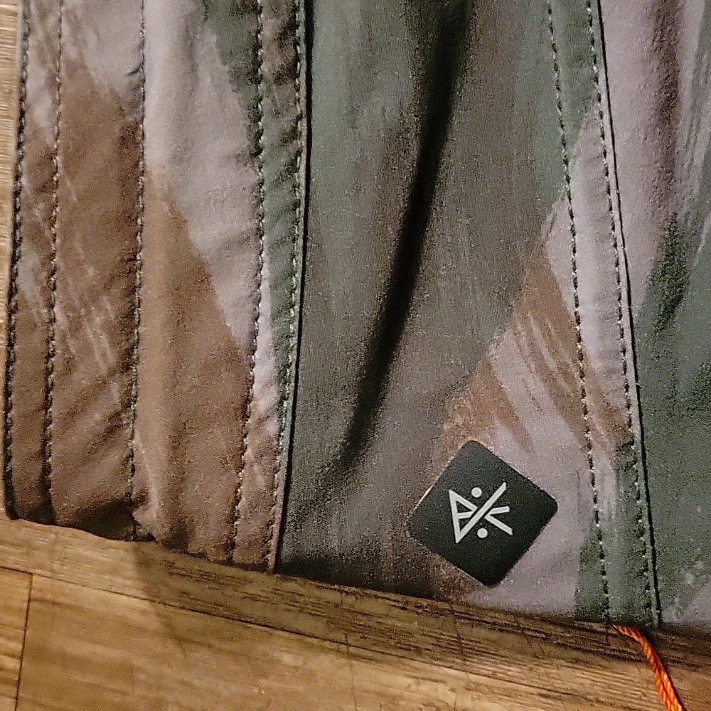 NWT Roark "Layover Trail" Hybrid Shorts Camo Color size 36 - Picture 7 of 8